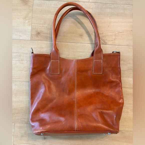 Classic Tan Leather Tote Bag with Sturdy Handles - Picture 3 of 5